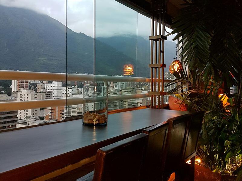 Hotel Altamira Suites Каракас Екстериор снимка