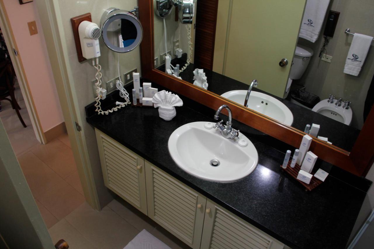 Hotel Altamira Suites Каракас Екстериор снимка