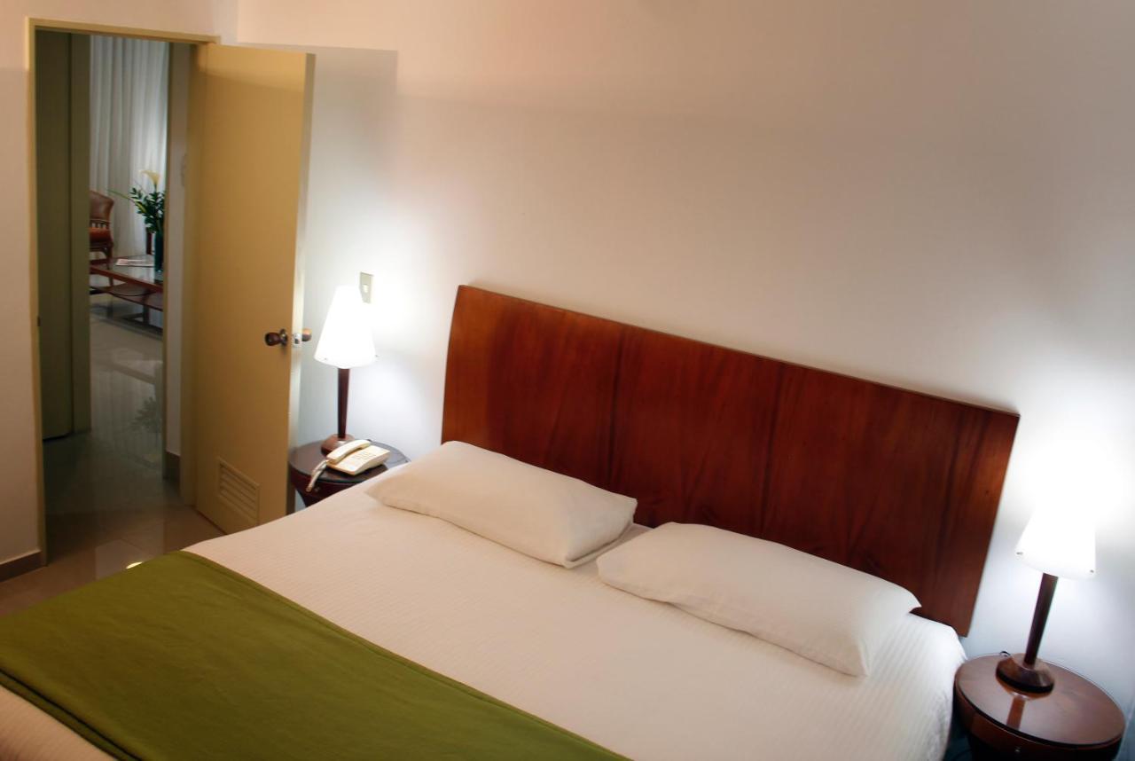 Hotel Altamira Suites Каракас Екстериор снимка