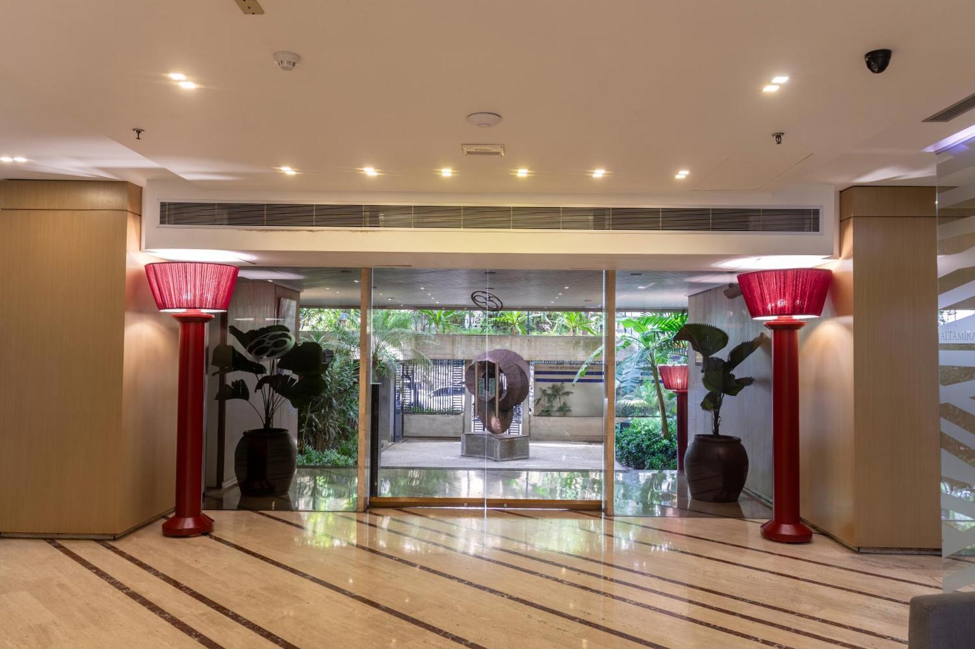 Hotel Altamira Suites Каракас Екстериор снимка