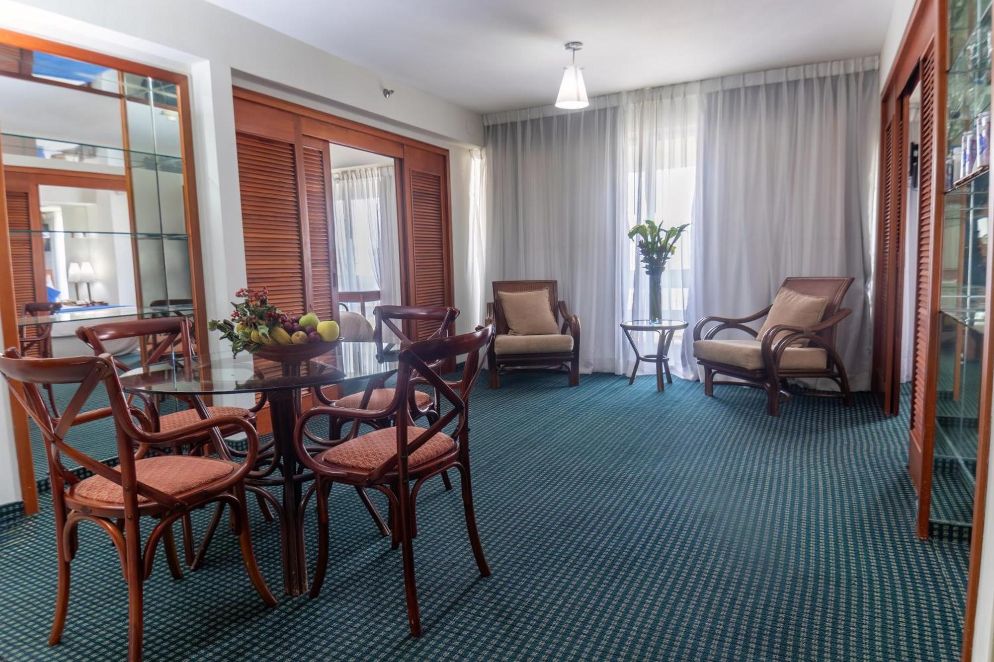 Hotel Altamira Suites Каракас Екстериор снимка